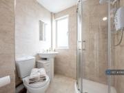 6 bedroom terraced house to rent