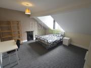 6 bedroom terraced house to rent