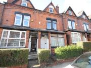 6 bedroom terraced house to rent