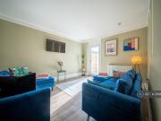 6 bedroom terraced house to rent