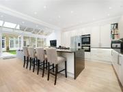 6 bedroom terraced house to rent