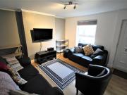 6 bedroom terraced house to rent