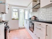 6 bedroom terraced house to rent
