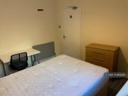 6 bedroom terraced house to rent