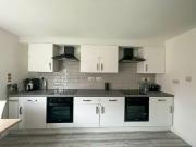 6 bedroom terraced house to rent