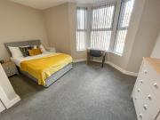 6 bedroom terraced house to rent