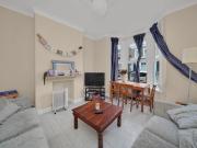 6 bedroom terraced house to rent