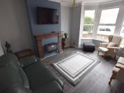 6 bedroom terraced house to rent
