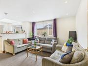 6 bedroom terraced house to rent