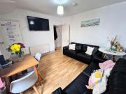 6 bedroom terraced house to rent