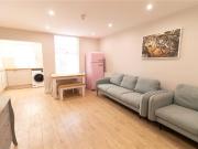 6 bedroom terraced house to rent