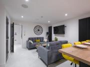 6 bedroom terraced house to rent