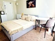 6 bedroom terraced house to rent