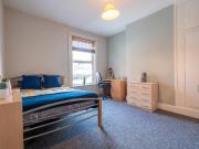 6 bedroom terraced house to rent