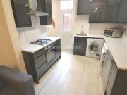 6 bedroom terraced house to rent