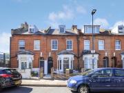 6 bedroom terraced house to rent