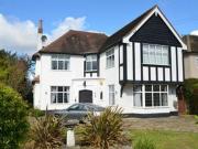 6 Bedrooms Detached house for rent in Barnfield Wood...