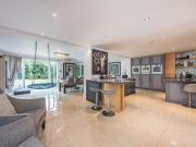 6 Bedrooms Detached house for rent in Burkes Road,...