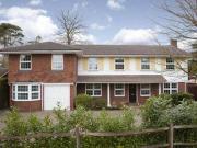 6 Bedrooms Detached house for rent in Nightingale Close,...