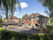6 Bedrooms Detached house for sale in Guildford Road,...