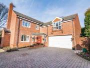 6 Bedrooms Detached house for sale in Silvertrees,...