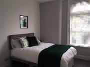 6 Bedrooms for rent in Stockport Road, Ashton Under Lyne OL7