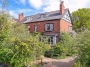 6 Bedrooms Semi detached house for sale in Holly Park,...