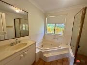 6 Hart Court, Brookfield QLD 4069