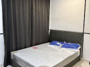 6 mins walk to mrt suriannew furnished unitmiddle room,...