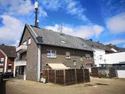 6 Part. Mehrfamilienhaus mit Keller, Garagen und Garten... 6 Part. Mehrfamilienhaus mit Keller, Garagen und Garten...