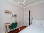 6 quarto, Lisbon Lisbon 1300 515 87987196