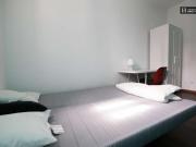6 quarto, Lisbon Lisbon 1300 551 65401424