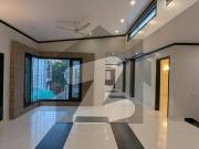 700 Sq. Yds. Well Maintained Luxurious Bungalow With...