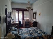 704212 Quarto com cama de casal em.