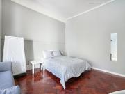 704734 Quarto com cama de casal em.