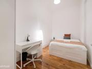 706725 Quarto com cama de casal em.