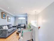 7123 Fairmeadow Crescent Mississauga ON L5N 8R6 3...