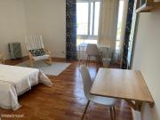 712730 Quarto com cama de solteiro em.