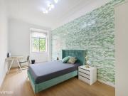 715011 Quarto com cama de casal em.