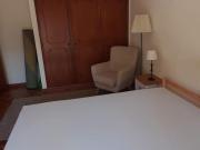 715657 Quarto com cama de casal, com varanda.