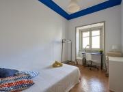 718678 Quarto com cama de casal em.
