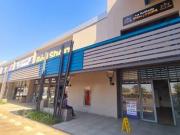 71m2 retail space to let in six foun.