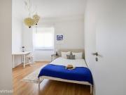 726283 Quarto com cama de casal em.