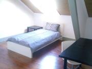 727210 Quarto com cama de solteiro em casa.