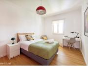 728194 Quarto com cama de casal em casa com 6.