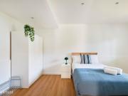 728197 Quarto com cama de casal em casa com 6.