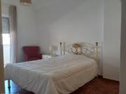 728578 Quarto com cama de casal em.
