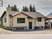 732 Balmer Crescent, Elkford, BC, V0B 1H0 house for sale Li.