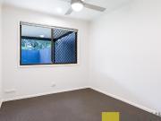 $740 per week / $2,960 Bond