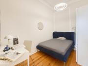 742362 Quarto com cama de casal em.